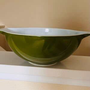 Large Pyrex Bowl